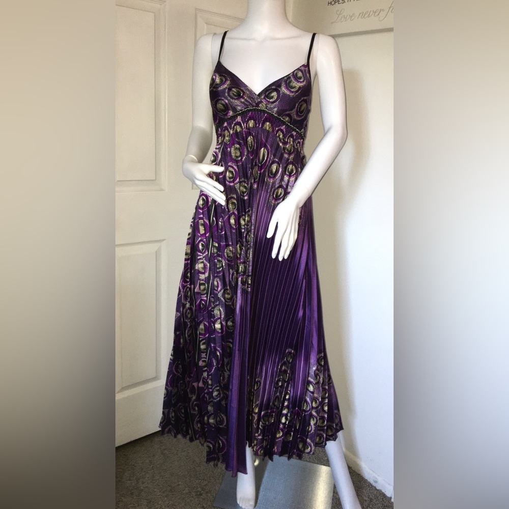 Women Peacock Sleeves Dress Size XS- S? Hard to read size tag 100% Polyester. - Picture 4 of 13